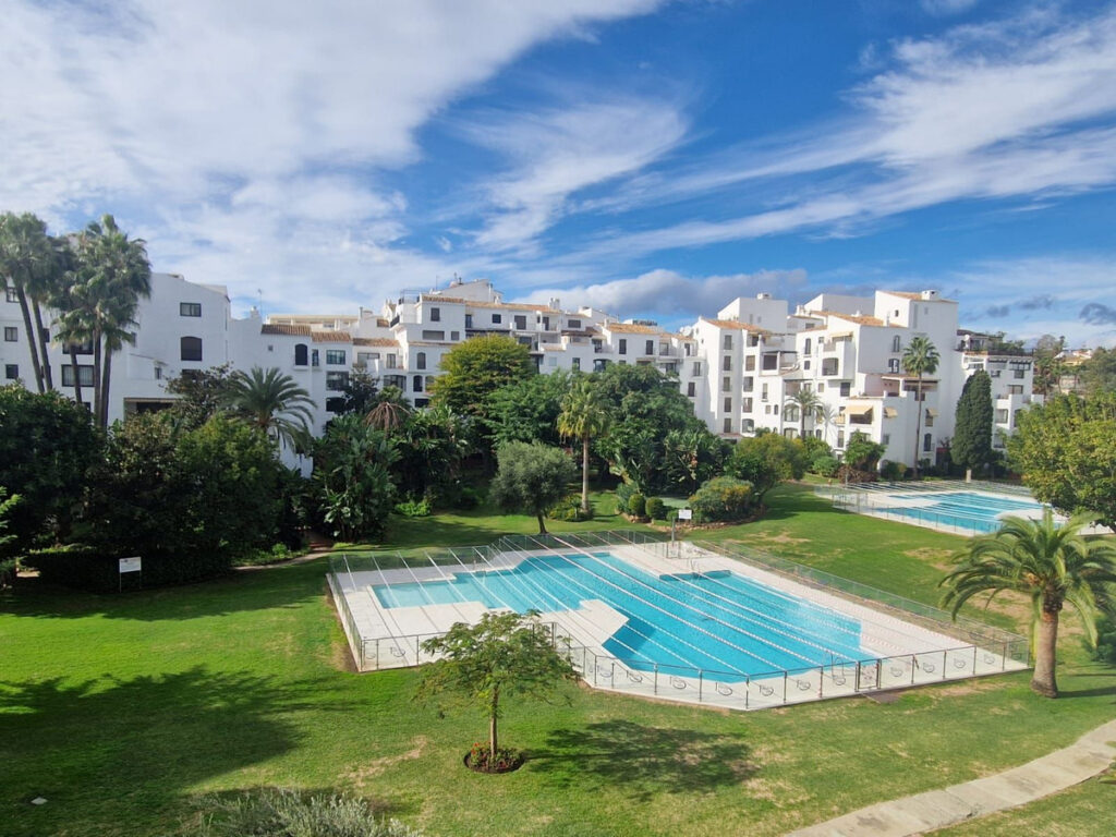 Middle Floor Apartment Puerto Banús