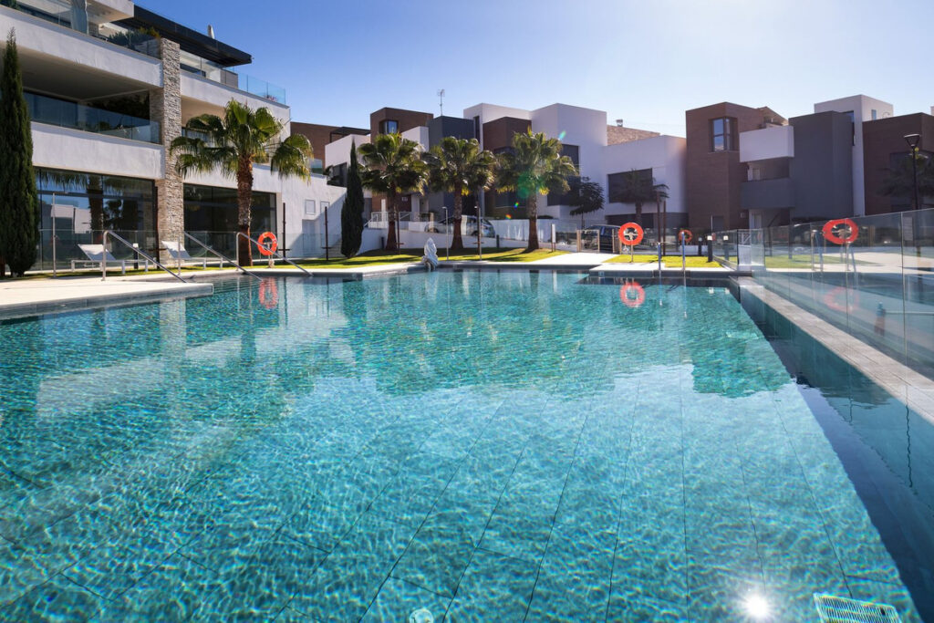 Middle Floor Apartment Cabopino