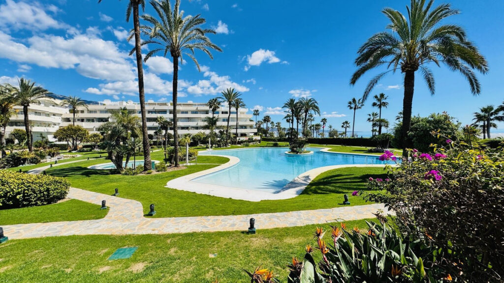 Middle Floor Apartment Puerto Banús