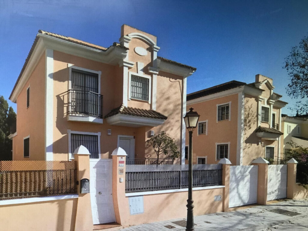 Detached Villa Elviria