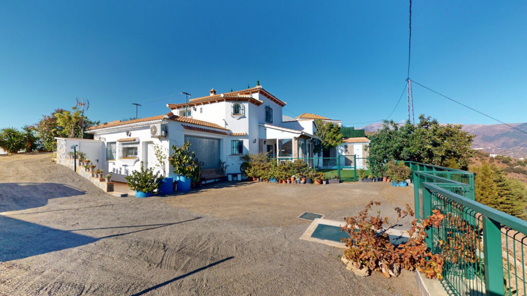 Detached Villa Arenas