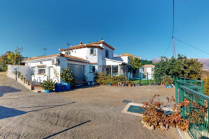 Detached Villa Arenas