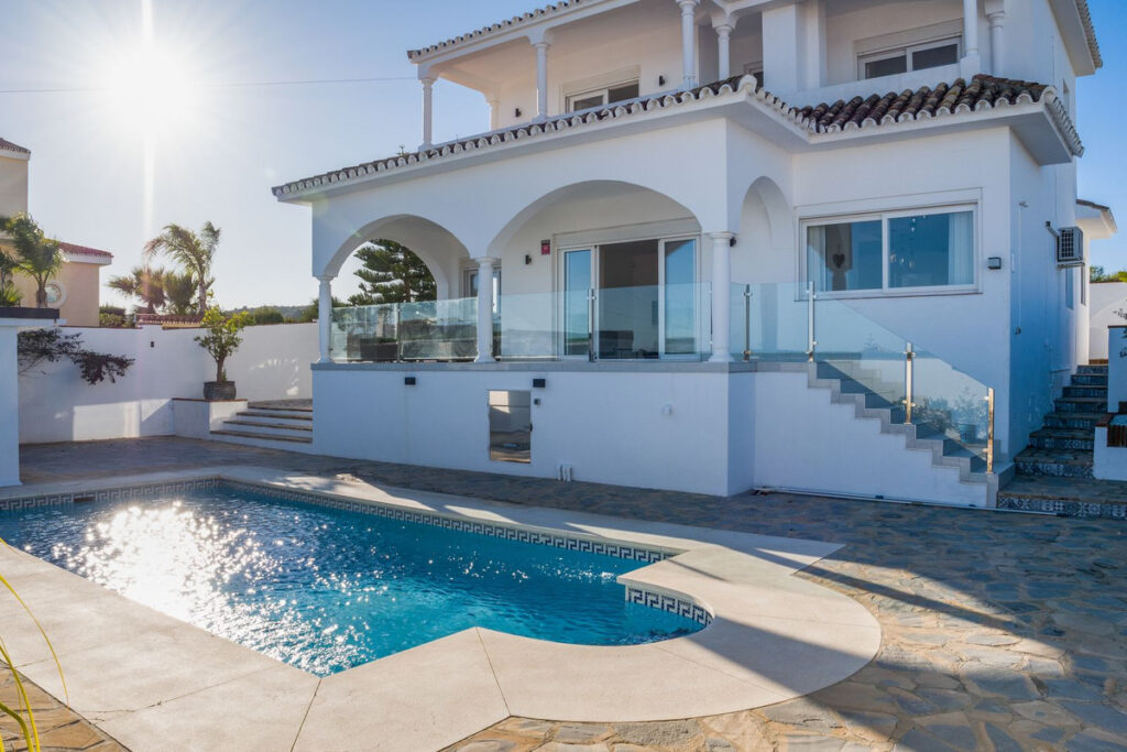 Detached Villa La Duquesa