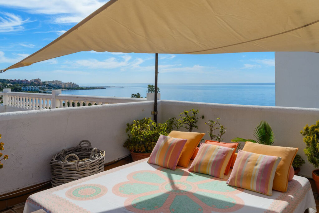 Middle Floor Apartment Estepona