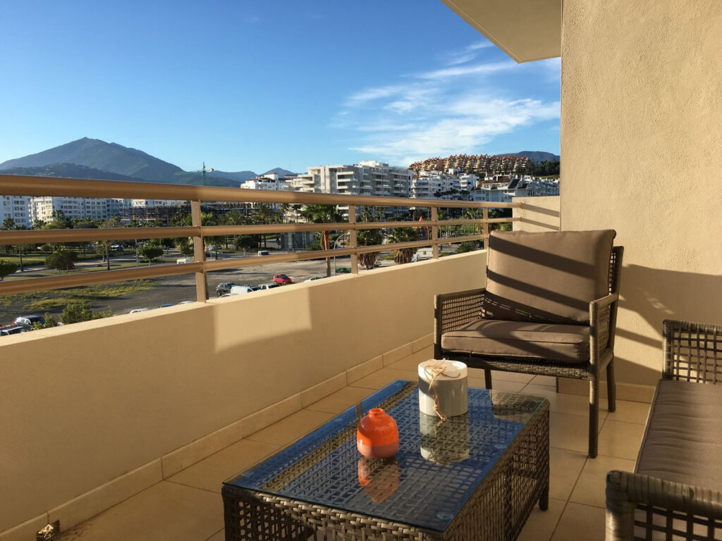 Middle Floor Apartment La Campana