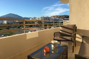 Middle Floor Apartment La Campana