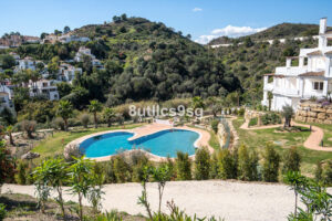 Middle Floor Apartment Aloha