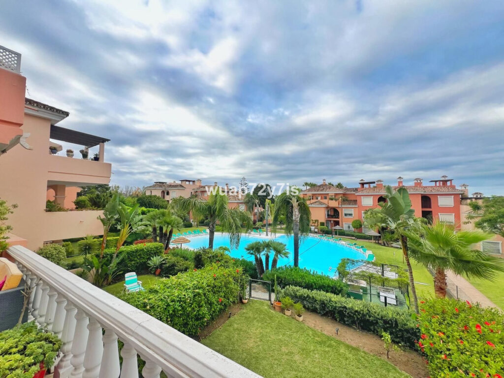 Middle Floor Apartment Estepona