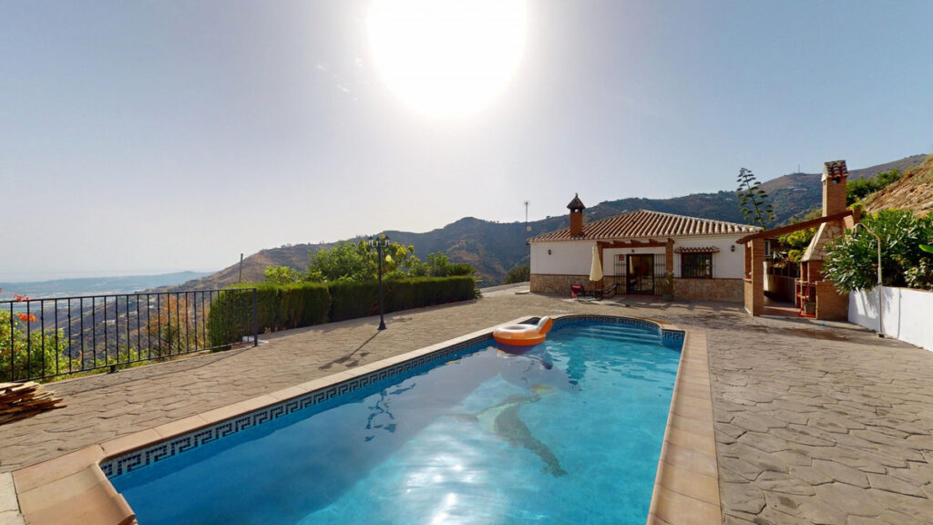 Detached Villa Arenas