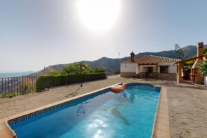 Detached Villa Arenas