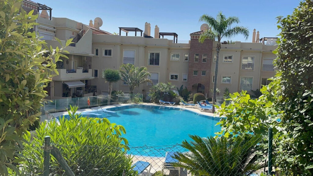 Middle Floor Apartment Estepona