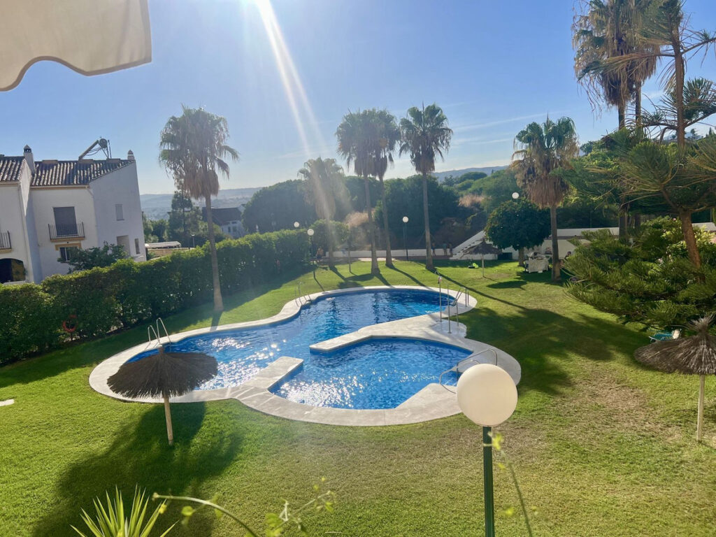Middle Floor Apartment Estepona