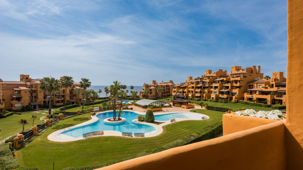 Middle Floor Apartment Estepona