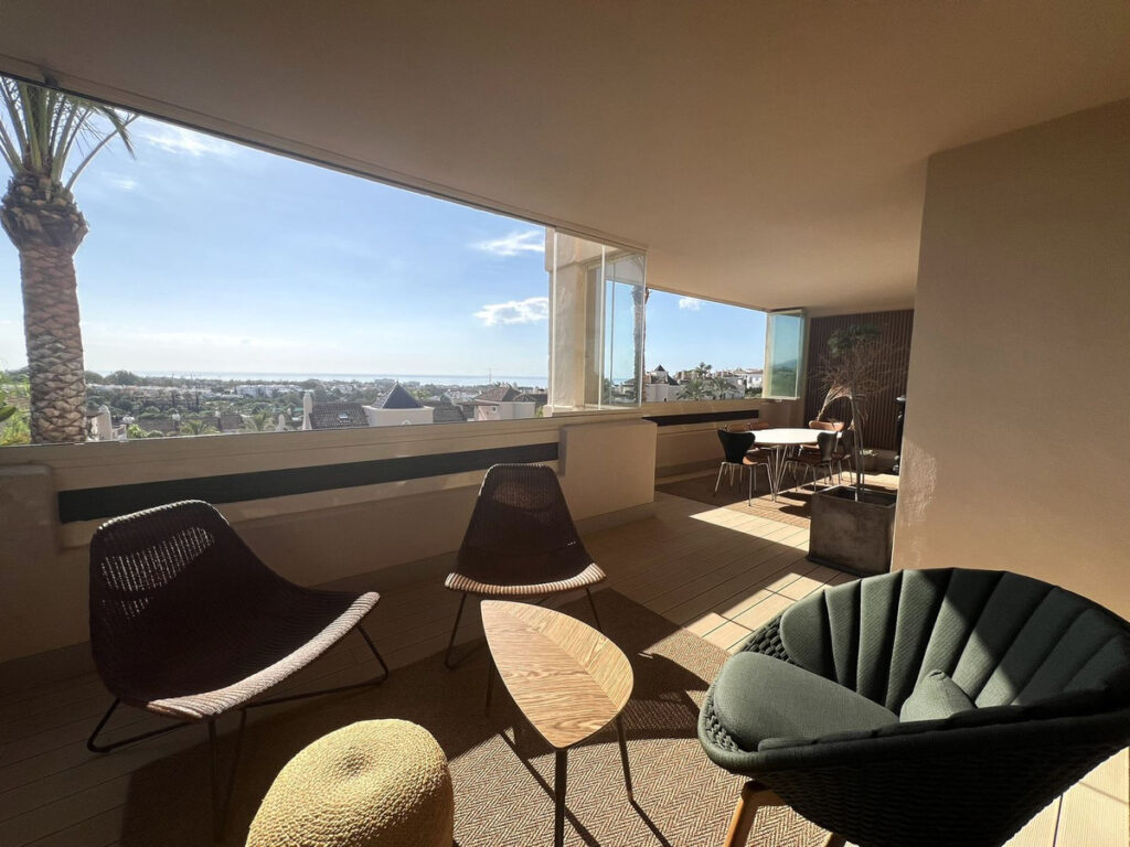 Middle Floor Apartment El Paraiso