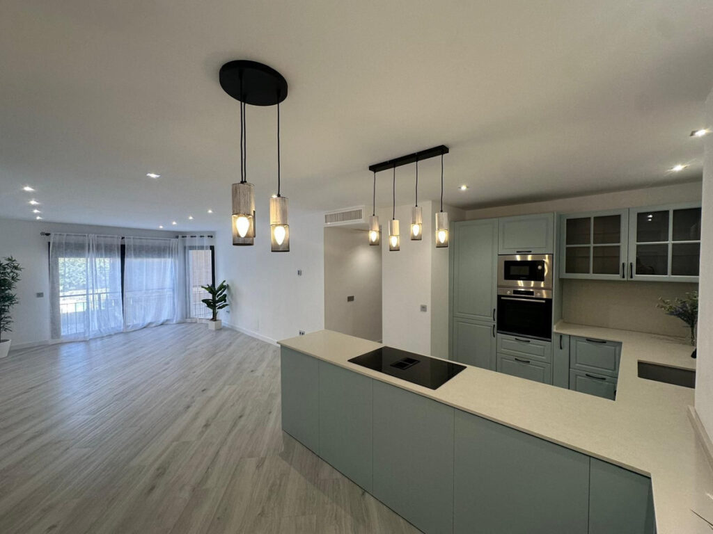 Middle Floor Apartment Malagueta