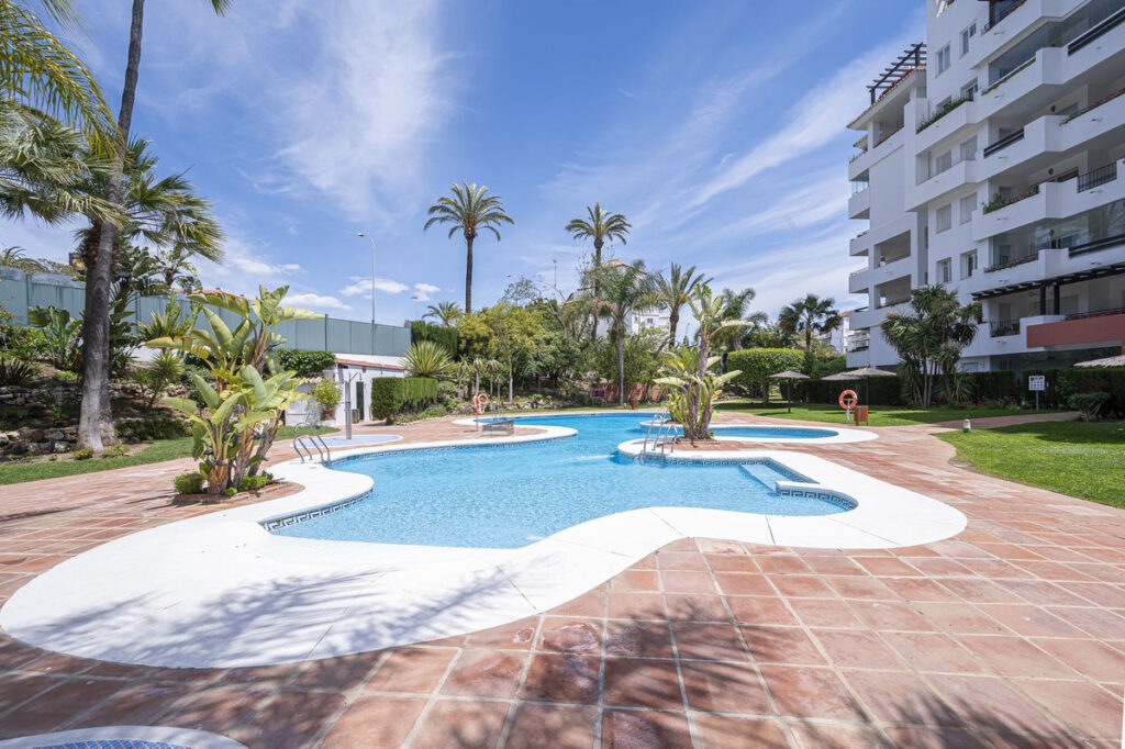 Middle Floor Apartment Puerto Banús