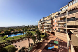 Middle Floor Apartment Teatinos