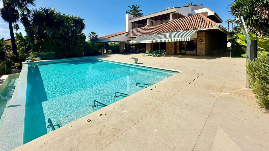 Detached Villa Nueva Andalucía