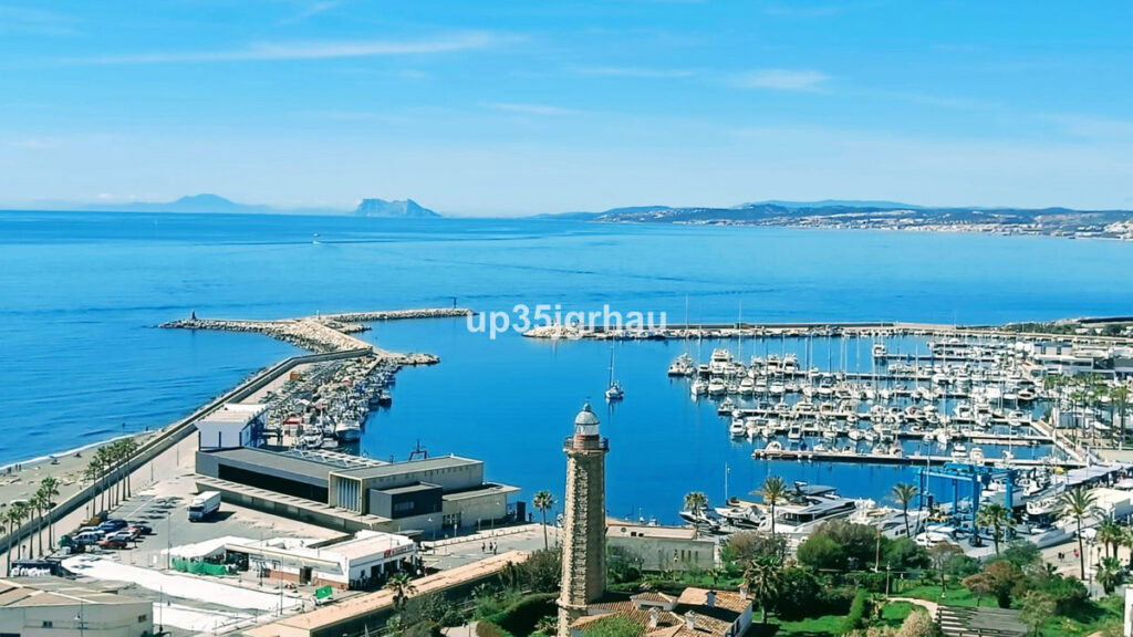 Top Floor Apartment Estepona