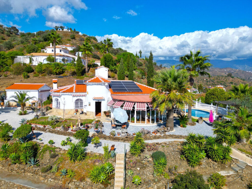 Detached Villa Arenas