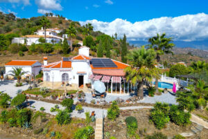 Detached Villa Arenas
