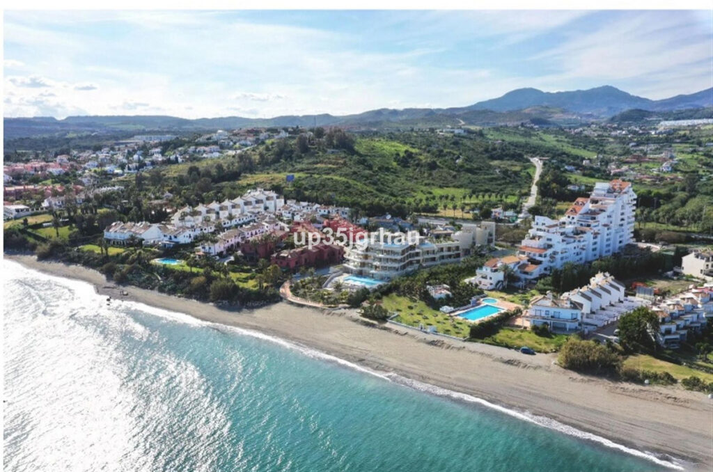 Middle Floor Apartment Estepona