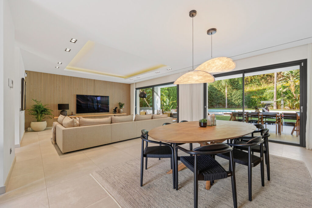 Detached Villa Nueva AndalucÃa