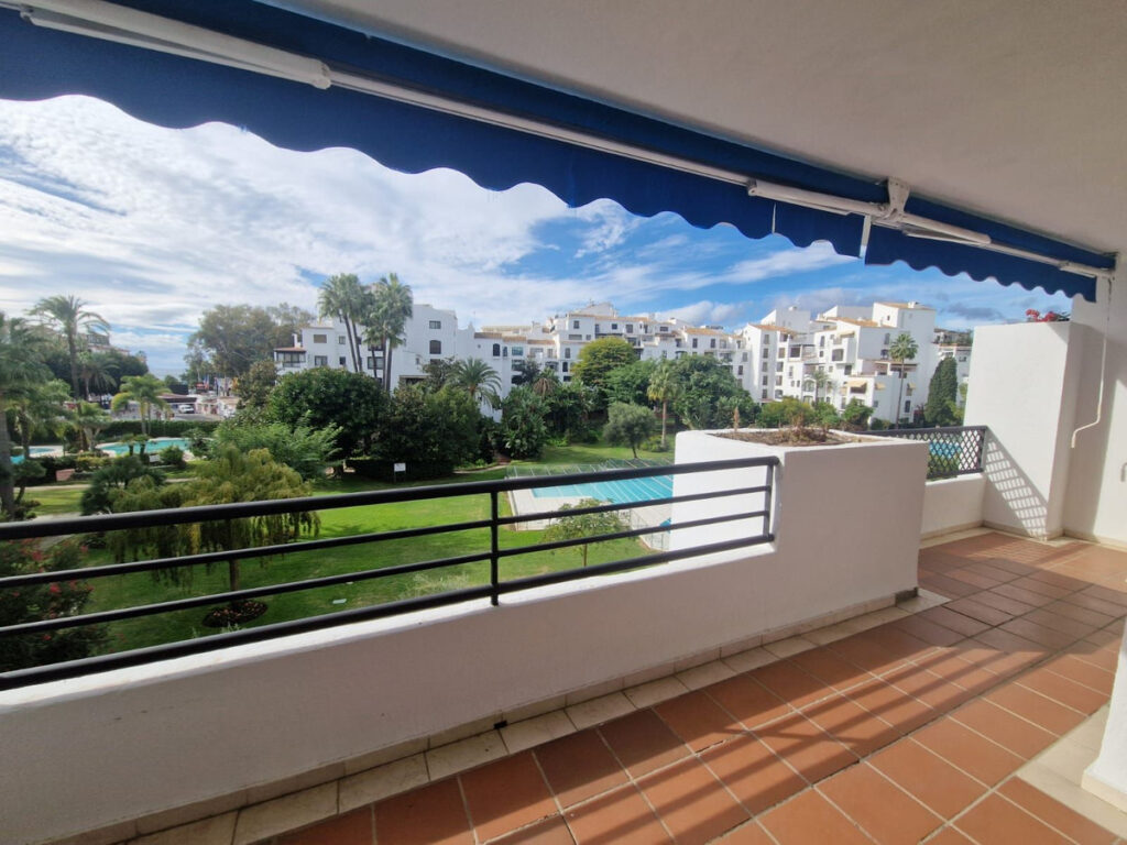 Middle Floor Apartment Puerto Banús