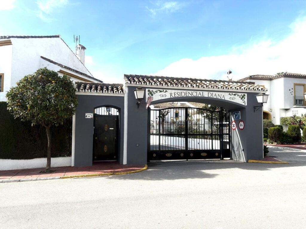 Semi-Detached House Cancelada