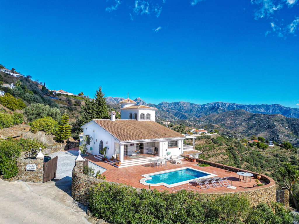 Detached Villa Sayalonga