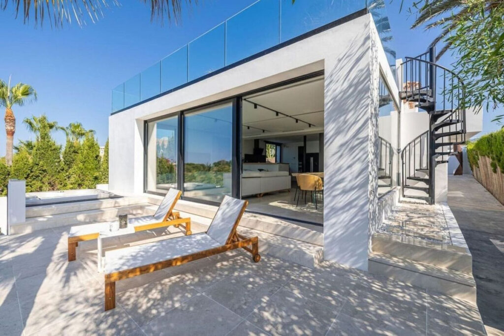 Detached Villa El Faro