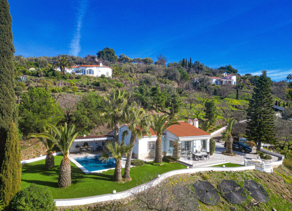 Detached Villa Arenas