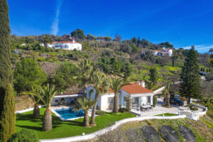 Detached Villa Arenas