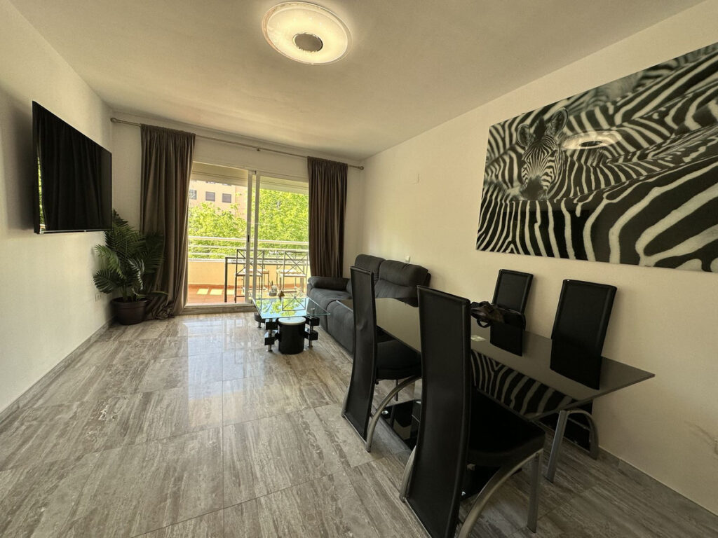 Middle Floor Apartment The Golden Mile