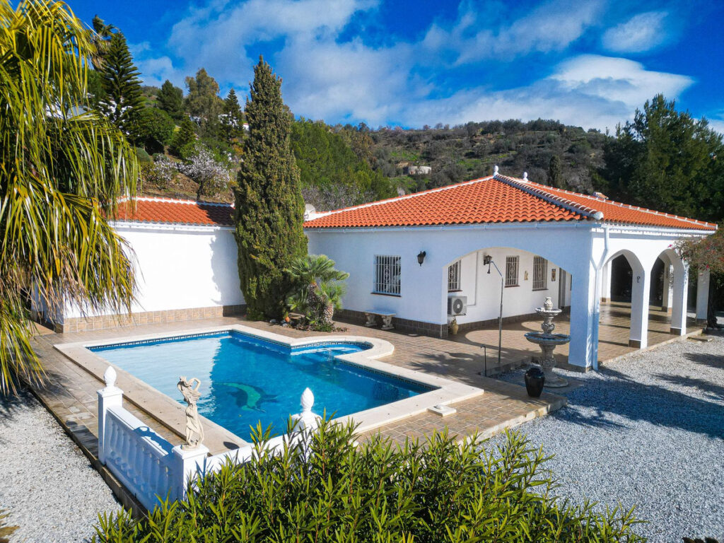 Detached Villa Arenas