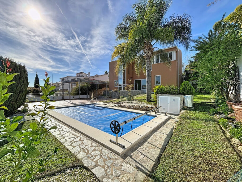 Detached Villa Almayate