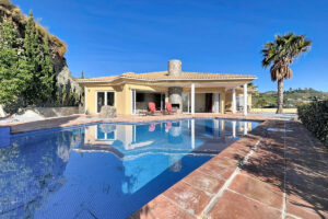 Detached Villa Arenas