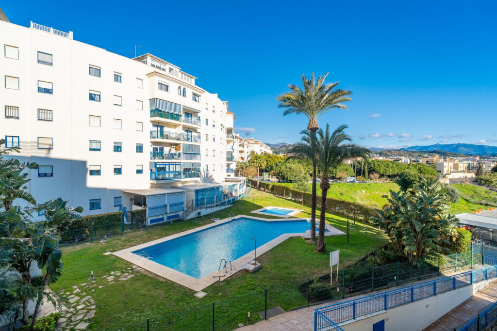 Middle Floor Apartment Estepona
