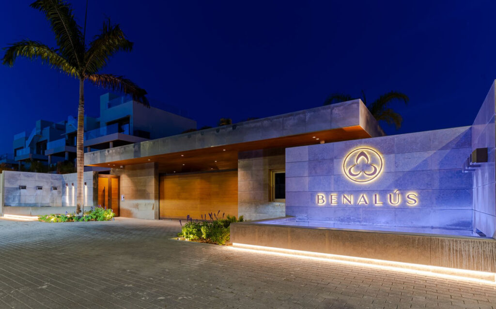 Middle Floor Apartment The Golden Mile