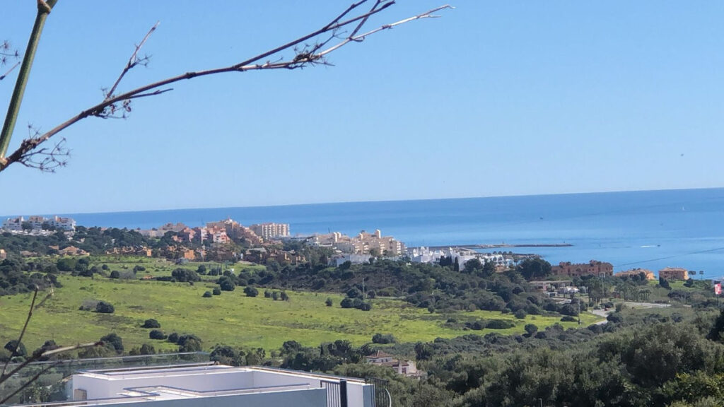 Middle Floor Apartment Estepona