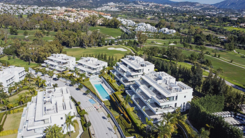 Middle Floor Apartment New Golden Mile