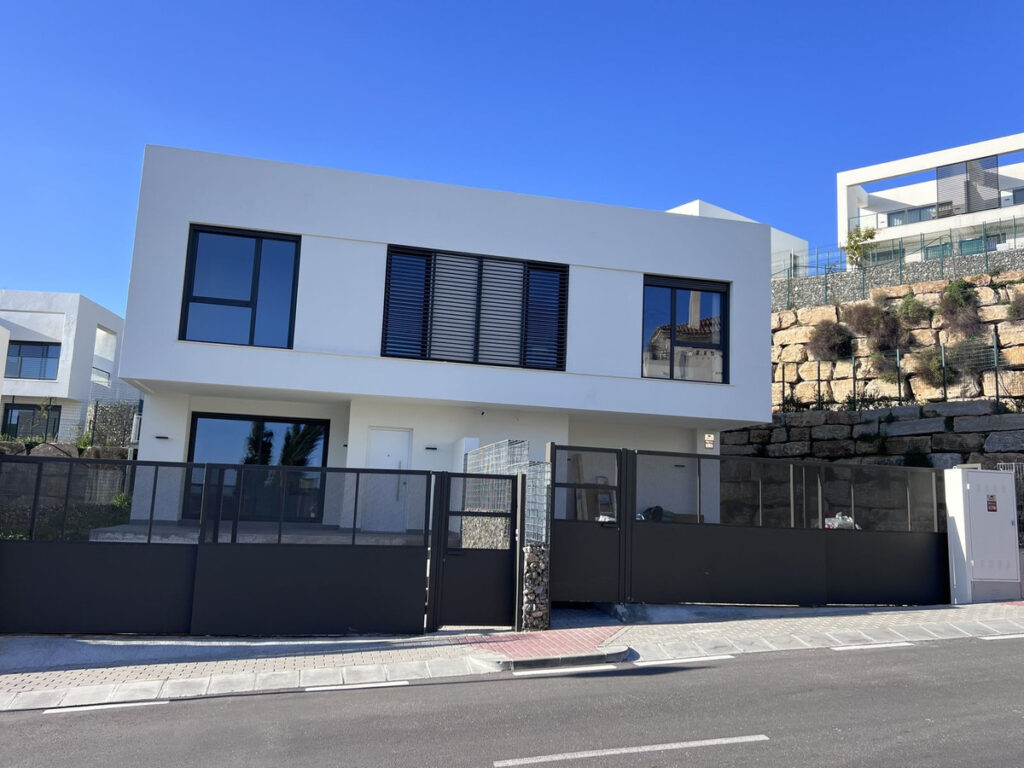 Semi-Detached House Riviera del Sol