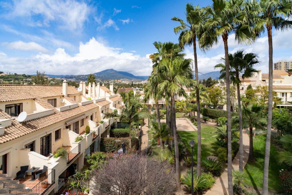 Semi-Detached House Nueva Andalucía
