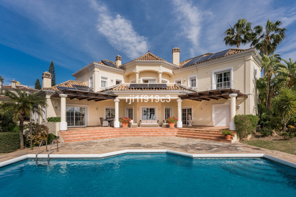 Detached Villa Elviria