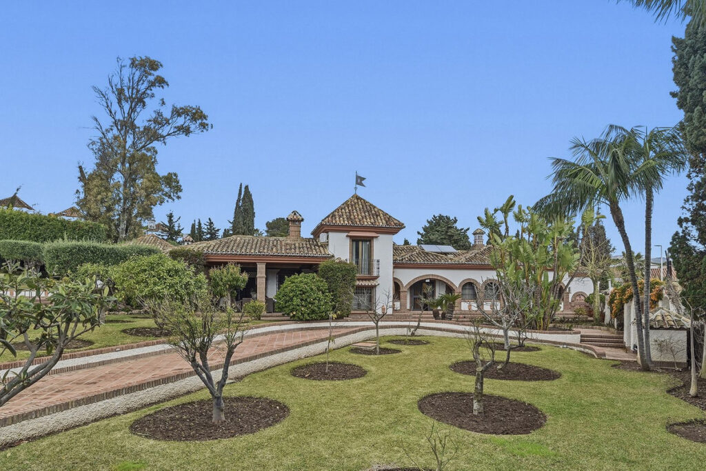 Detached Villa Las Chapas