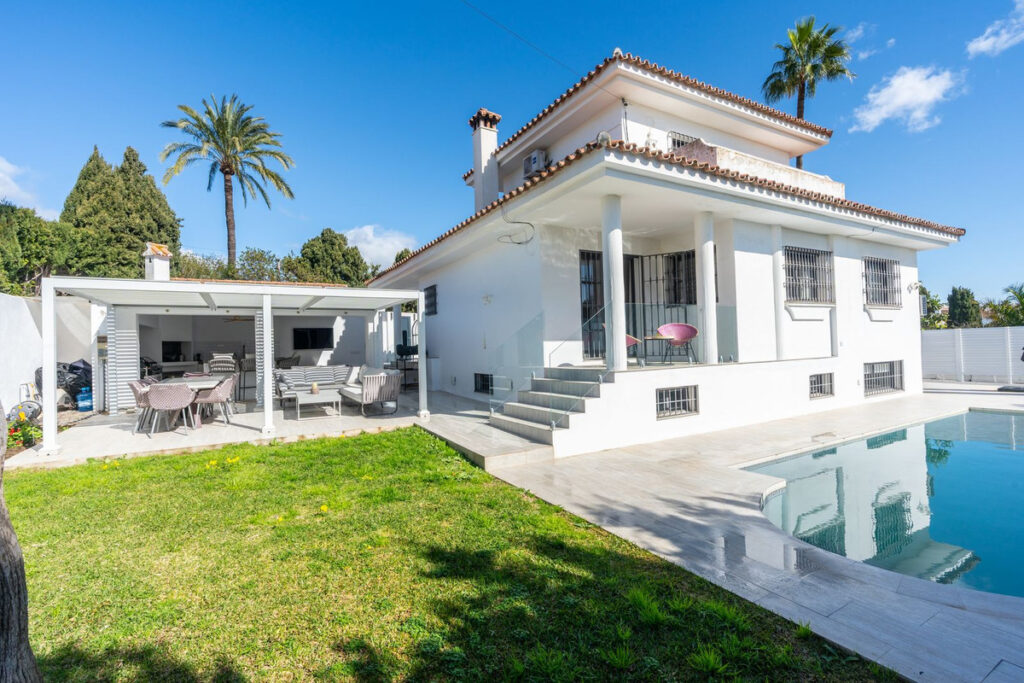 Detached Villa El Paraiso