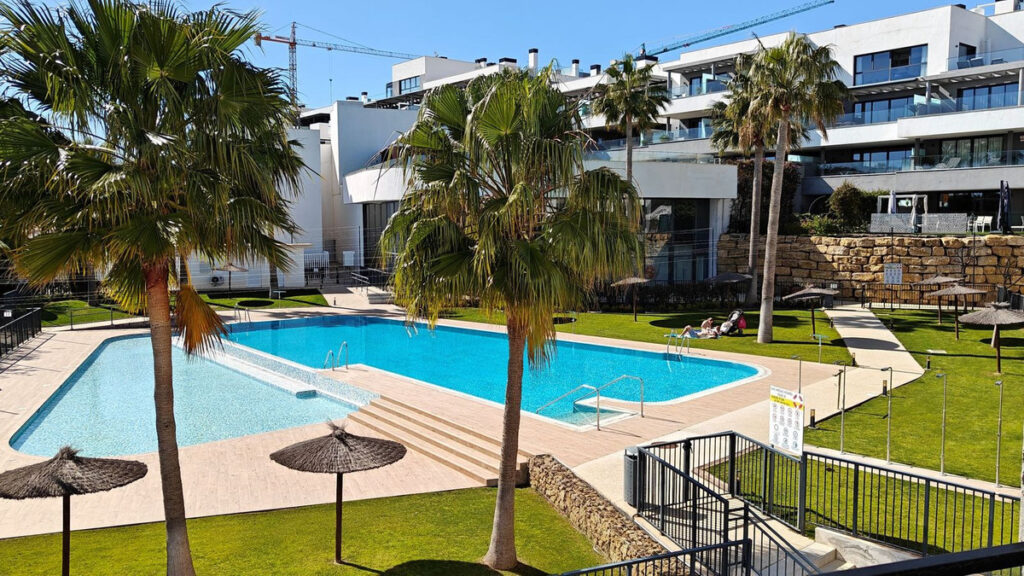 Middle Floor Apartment Estepona