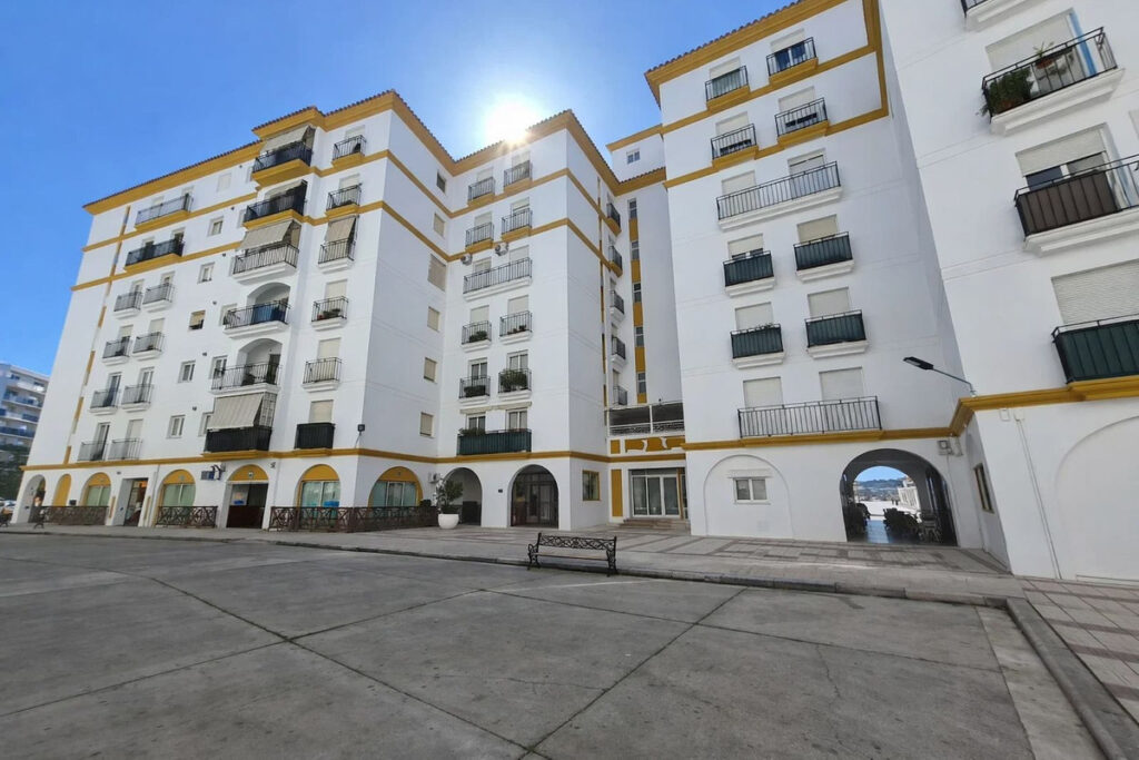Middle Floor Apartment Estepona
