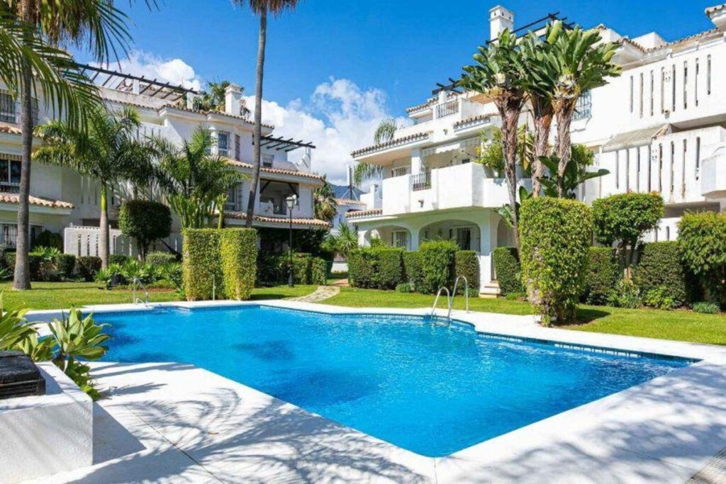 Middle Floor Apartment Nueva Andalucía
