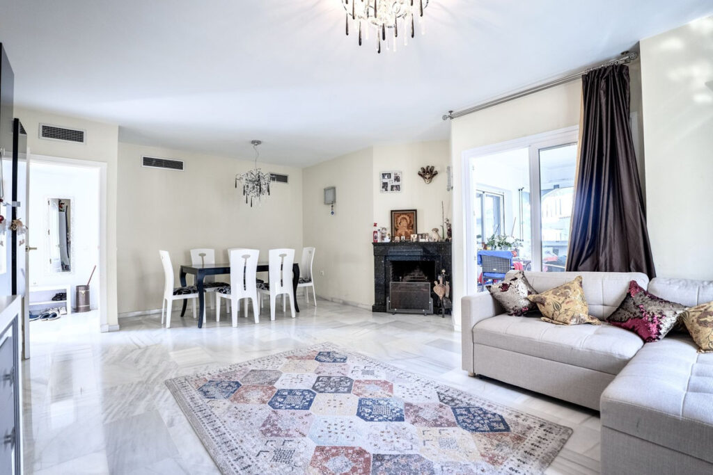 Middle Floor Apartment Nueva Andalucía